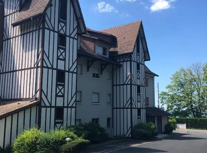 2 Pièces En Rez De Jardin -le Petit Nid à *